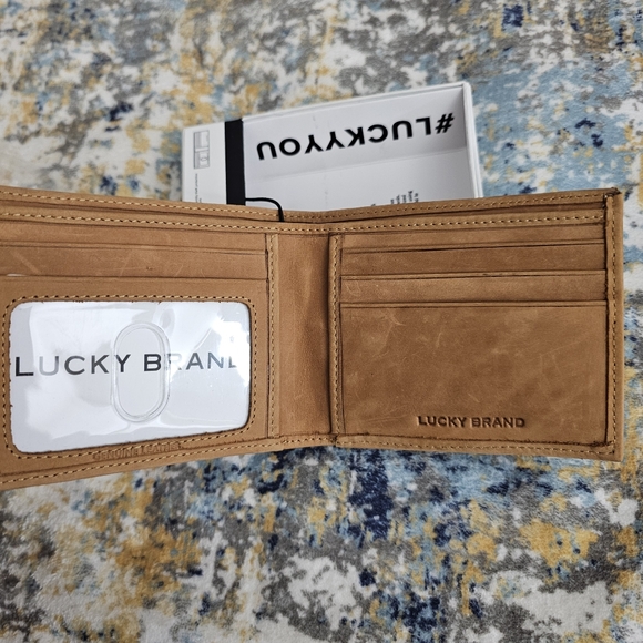 NEW Lucky Brand Leather Flag Embossed RFID Bifold Wallet - Picture 3 of 6